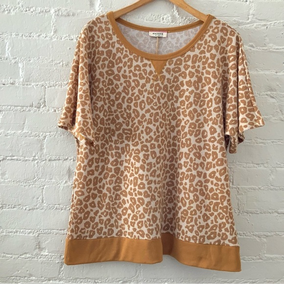 ANDREE BY UNIT Animal Print Short Sleeve Relaxed Fit Top Soft Knit - Picture 1 of 8